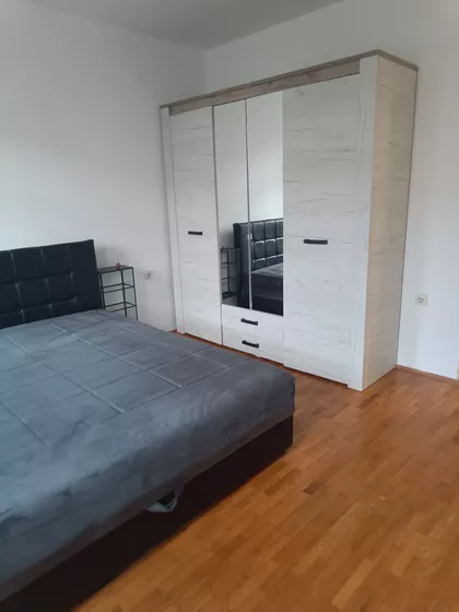 Trg Učitelj Tase 10 | 4zida.rs