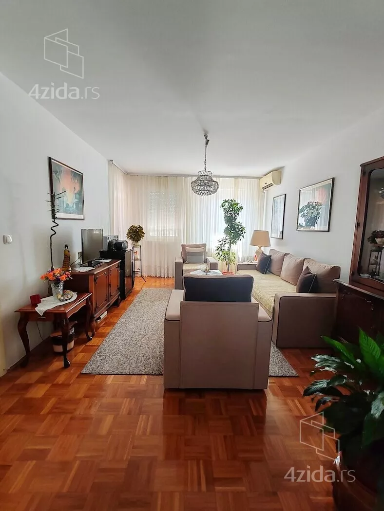 Troiposoban stan | 4zida