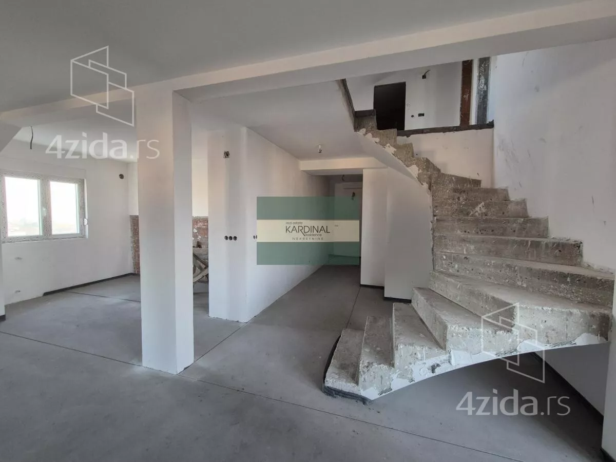 Šestosoban stan | 4zida