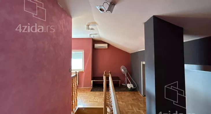 Četvoroiposoban stan | 4zida