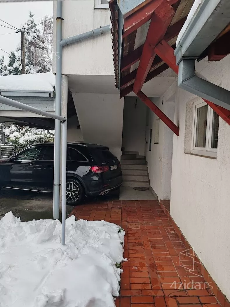 Šestosoban stan | 4zida