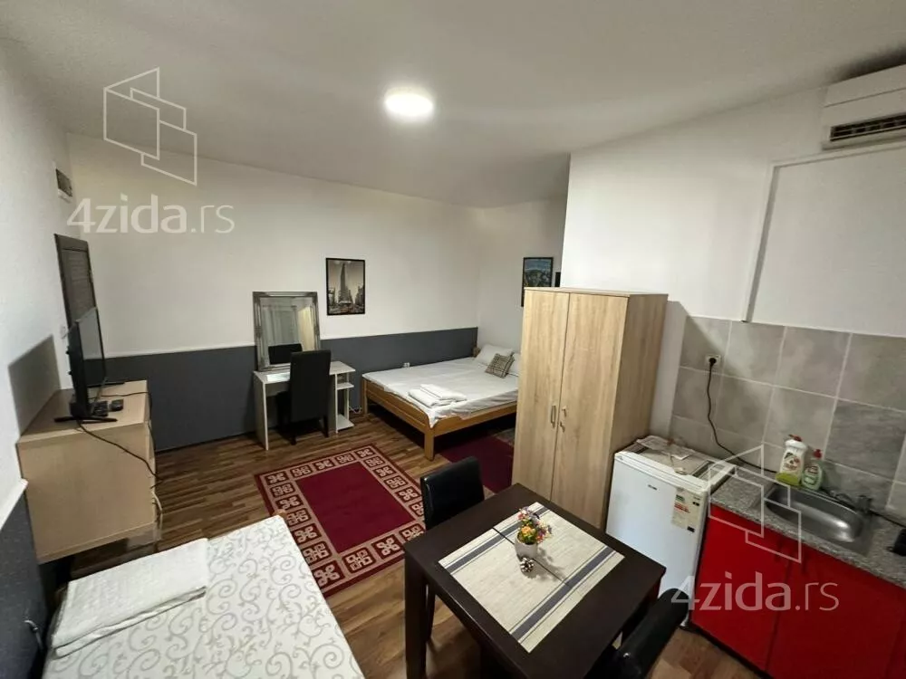 Poslovna zgrada | 4zida