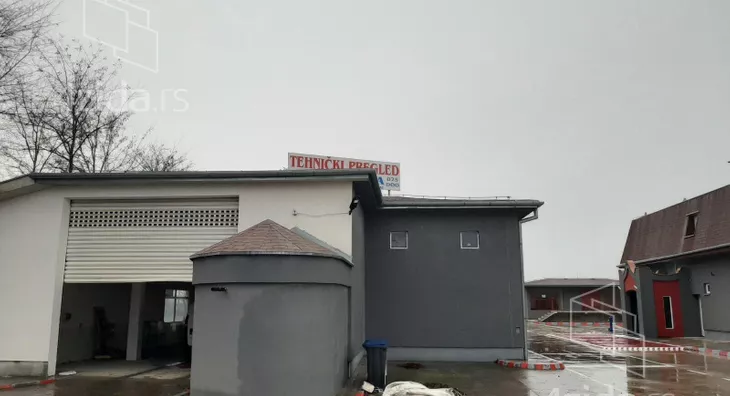 Poslovna zgrada | 4zida