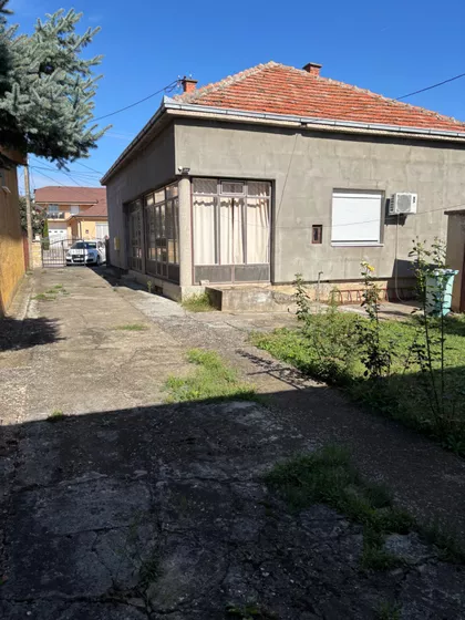 Janka Veselinovića 25 | 4zida.rs