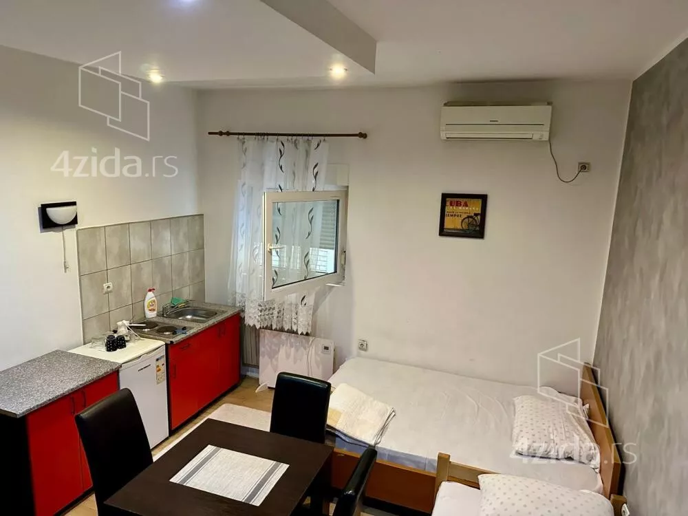 Poslovna zgrada | 4zida