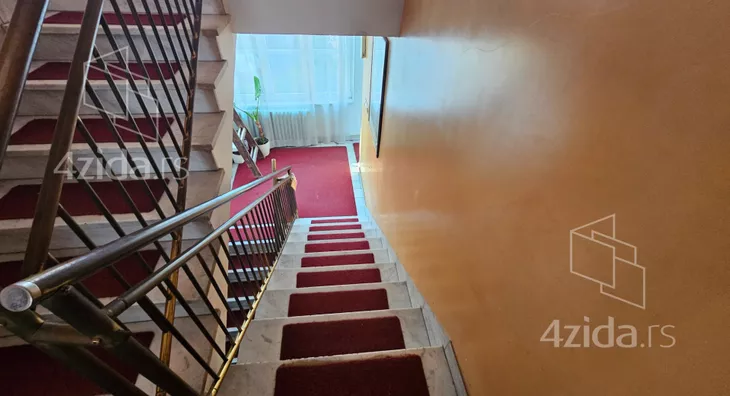 Poslovna zgrada | 4zida