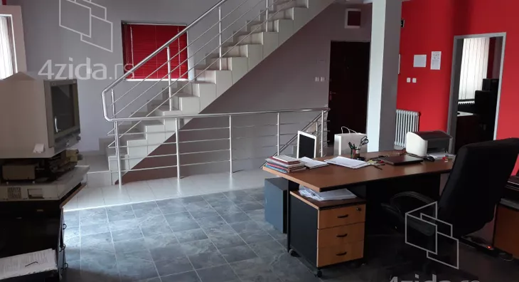 Poslovna zgrada | 4zida