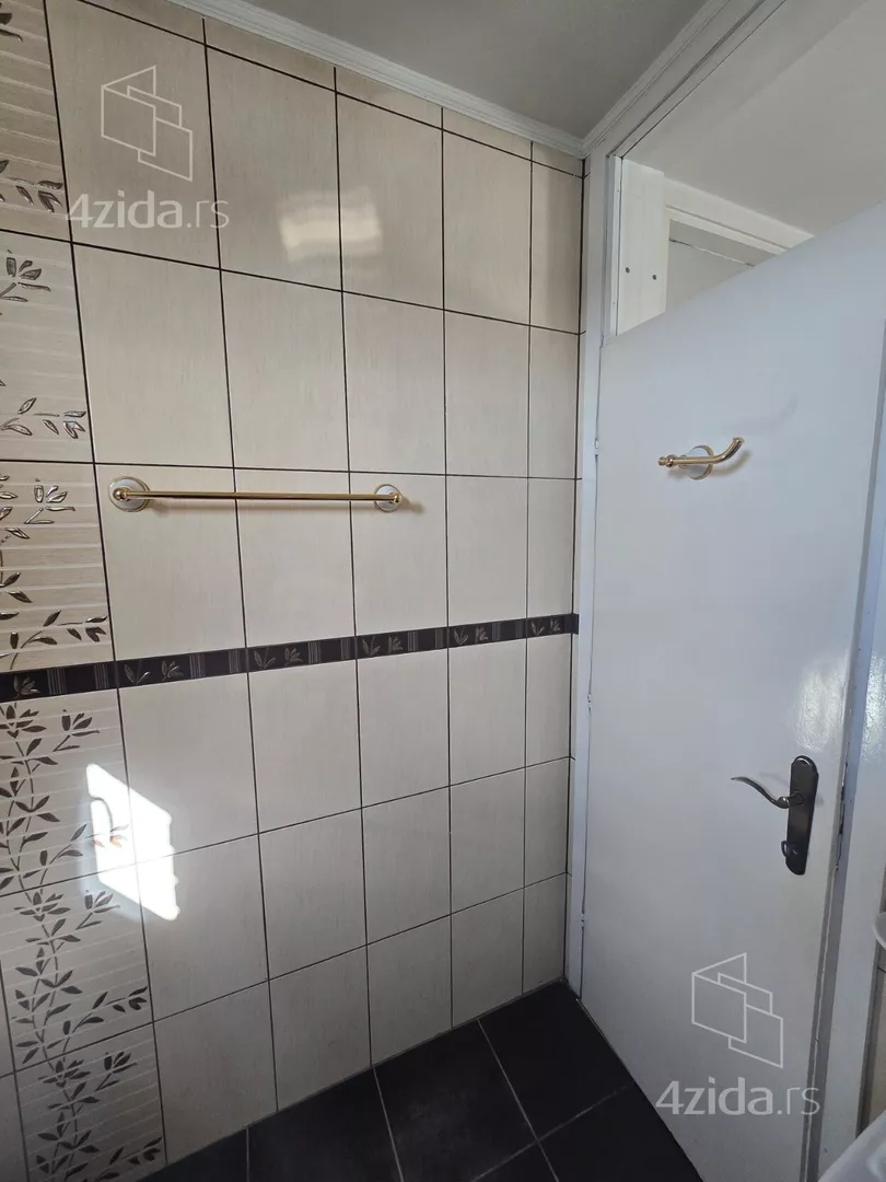 Četvoroiposoban stan | 4zida
