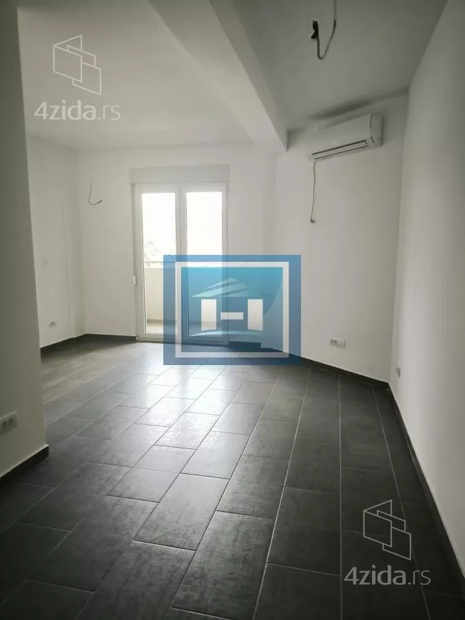 Šestosoban stan | 4zida