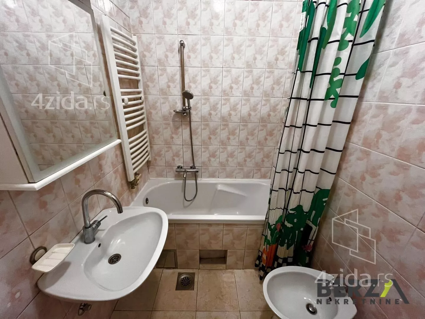 Četvoroiposoban stan | 4zida
