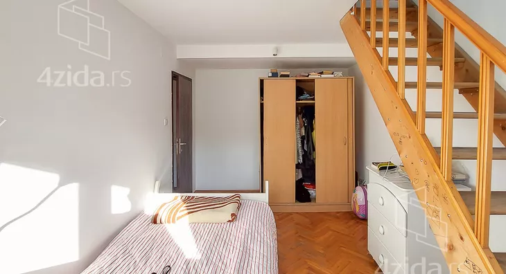 Šestosoban stan | 4zida