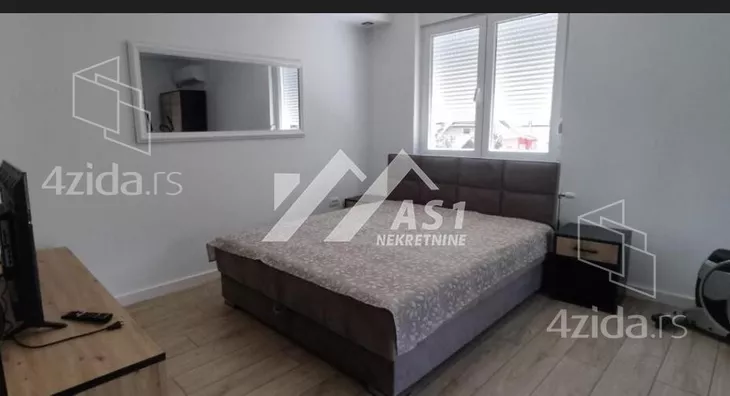 Poslovna zgrada | 4zida