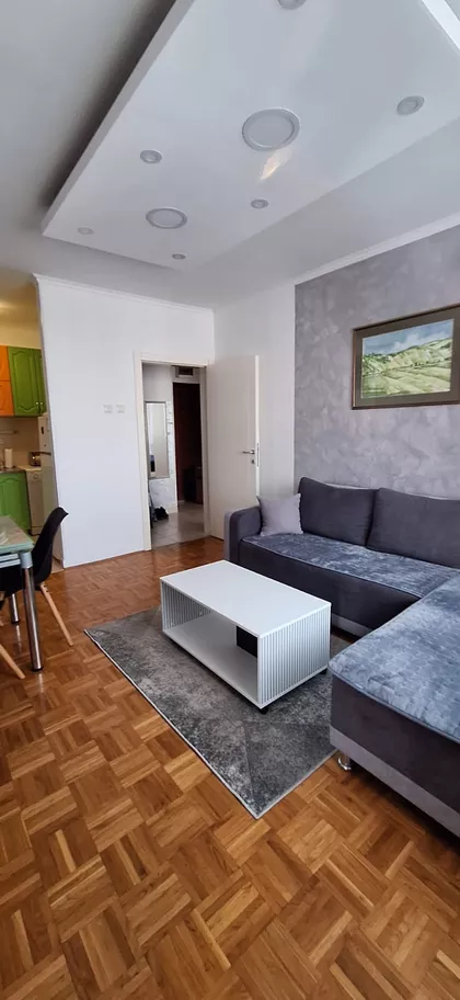 Devet Jugovića 15 | 4zida.rs