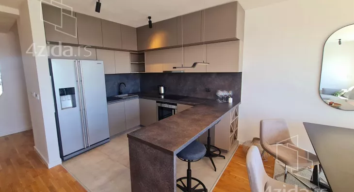 Šestosoban stan | 4zida