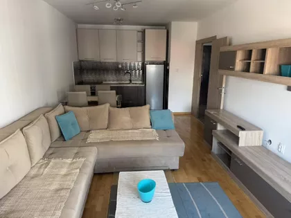 Crveni Pevac | 4zida.rs