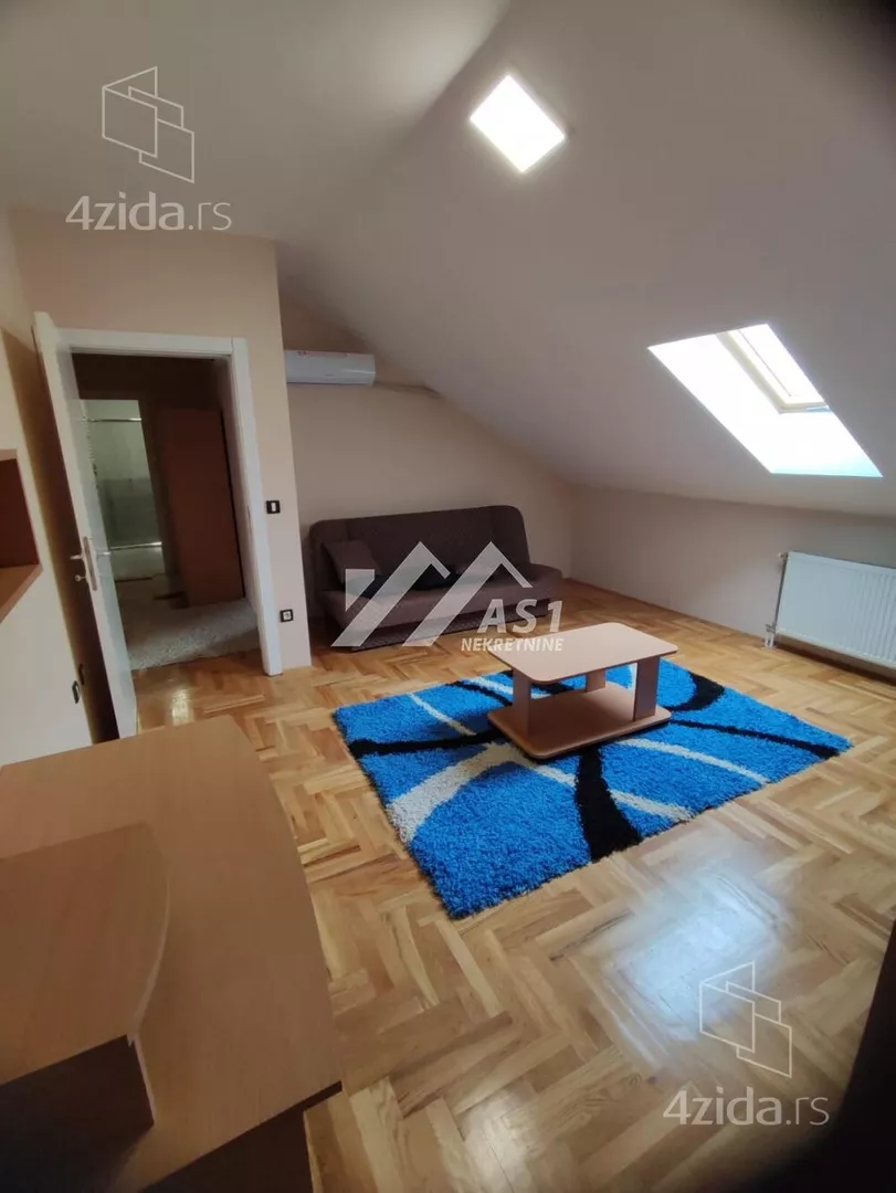 Četvoroiposoban stan | 4zida