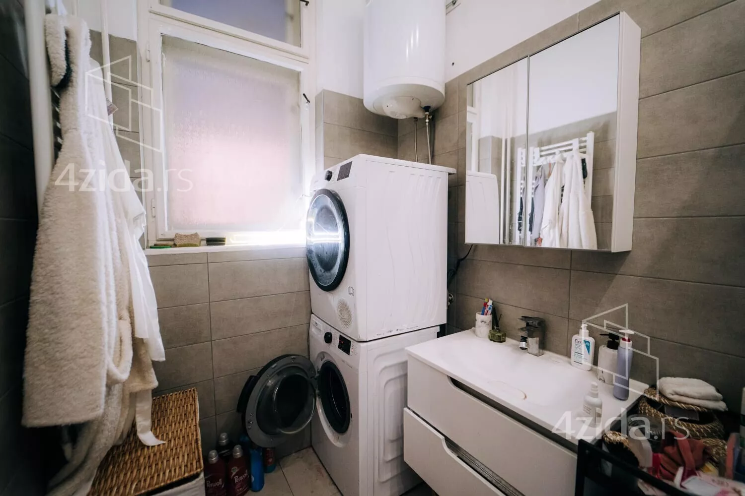 Troiposoban stan | 4zida