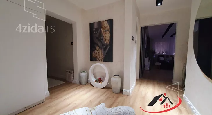 Šestosoban stan | 4zida