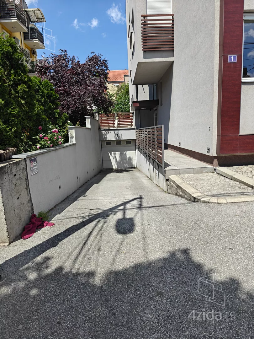 Garaža | 4zida