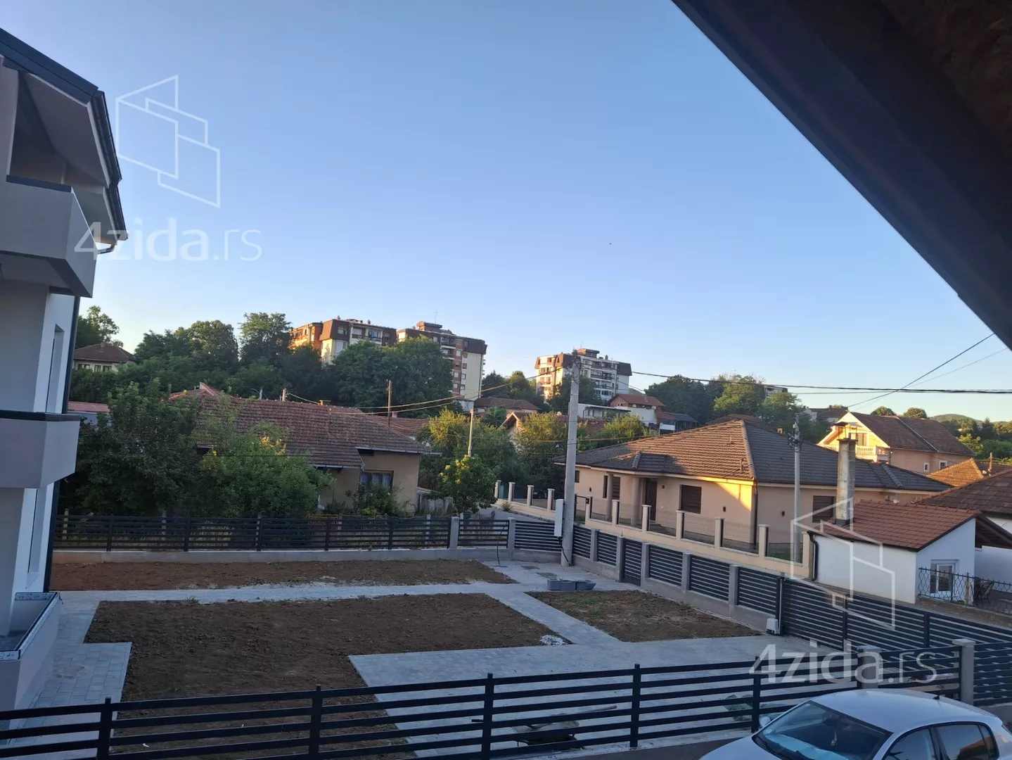 Poslovna zgrada | 4zida