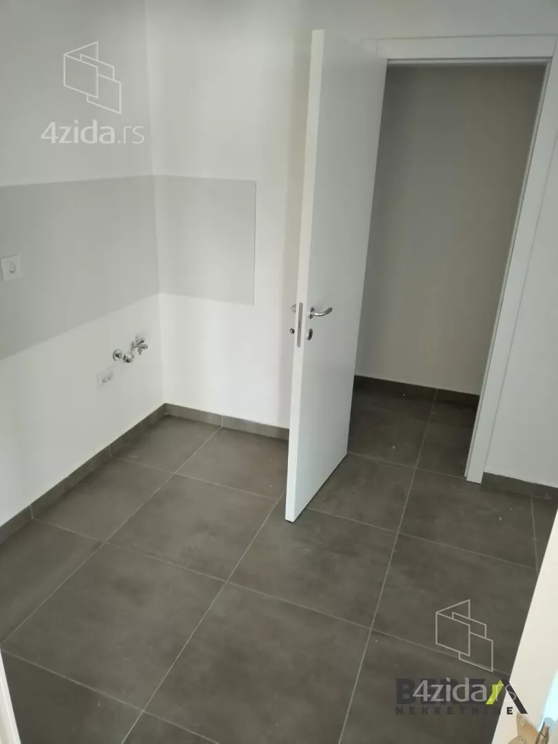 Četvoroiposoban stan | 4zida