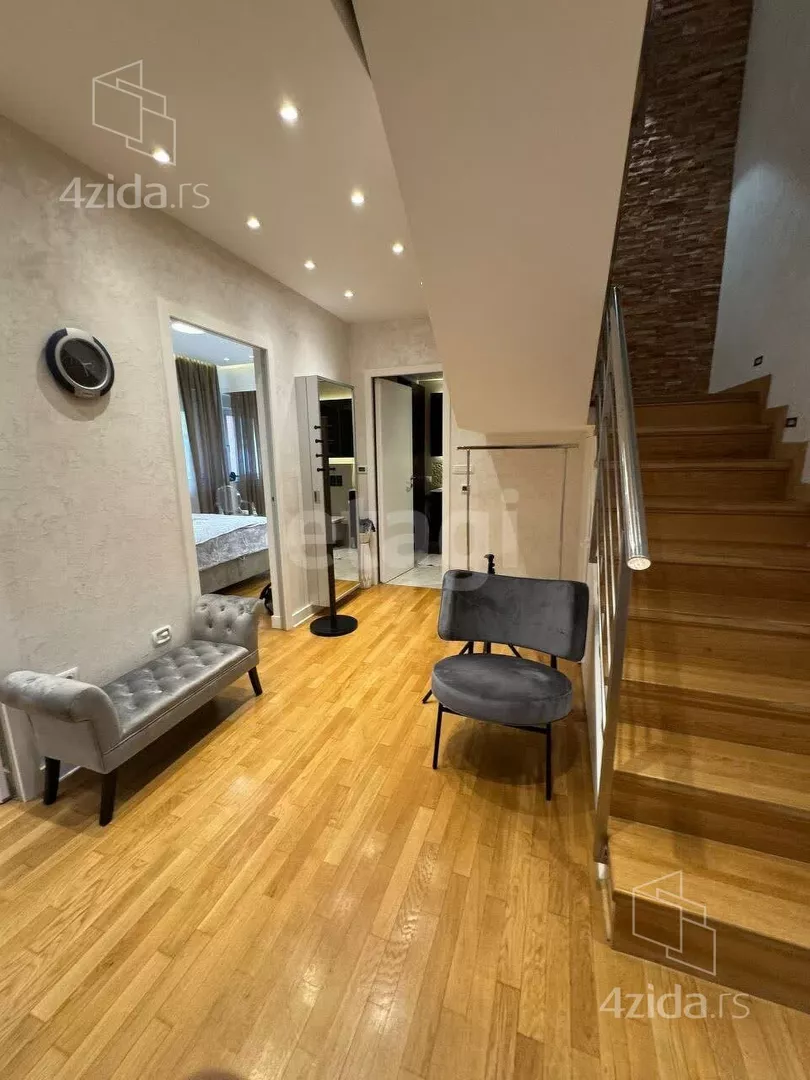 Šestosoban stan | 4zida