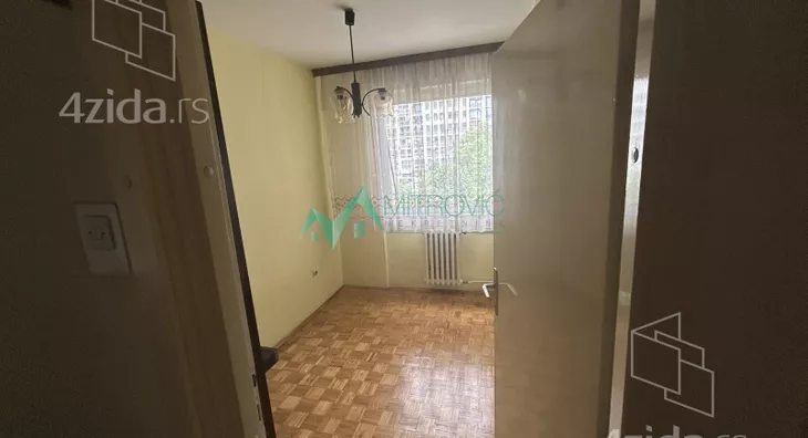 Četvoroiposoban stan | 4zida