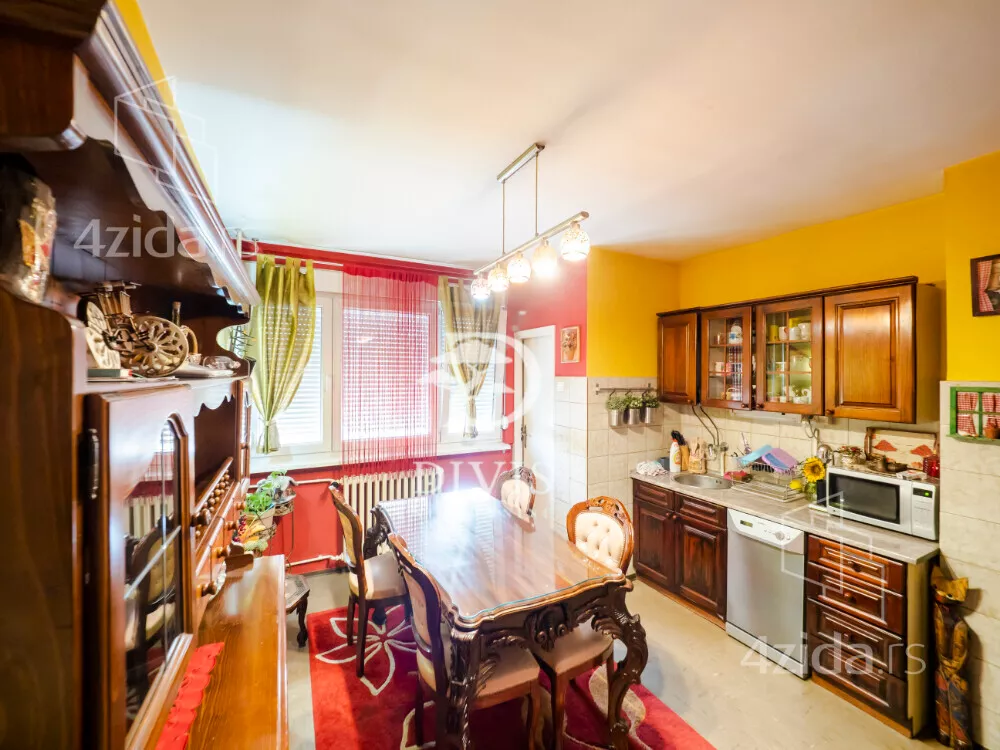 Troiposoban stan | 4zida