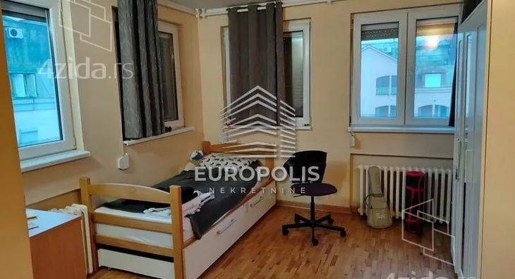 Četvoroiposoban stan | 4zida