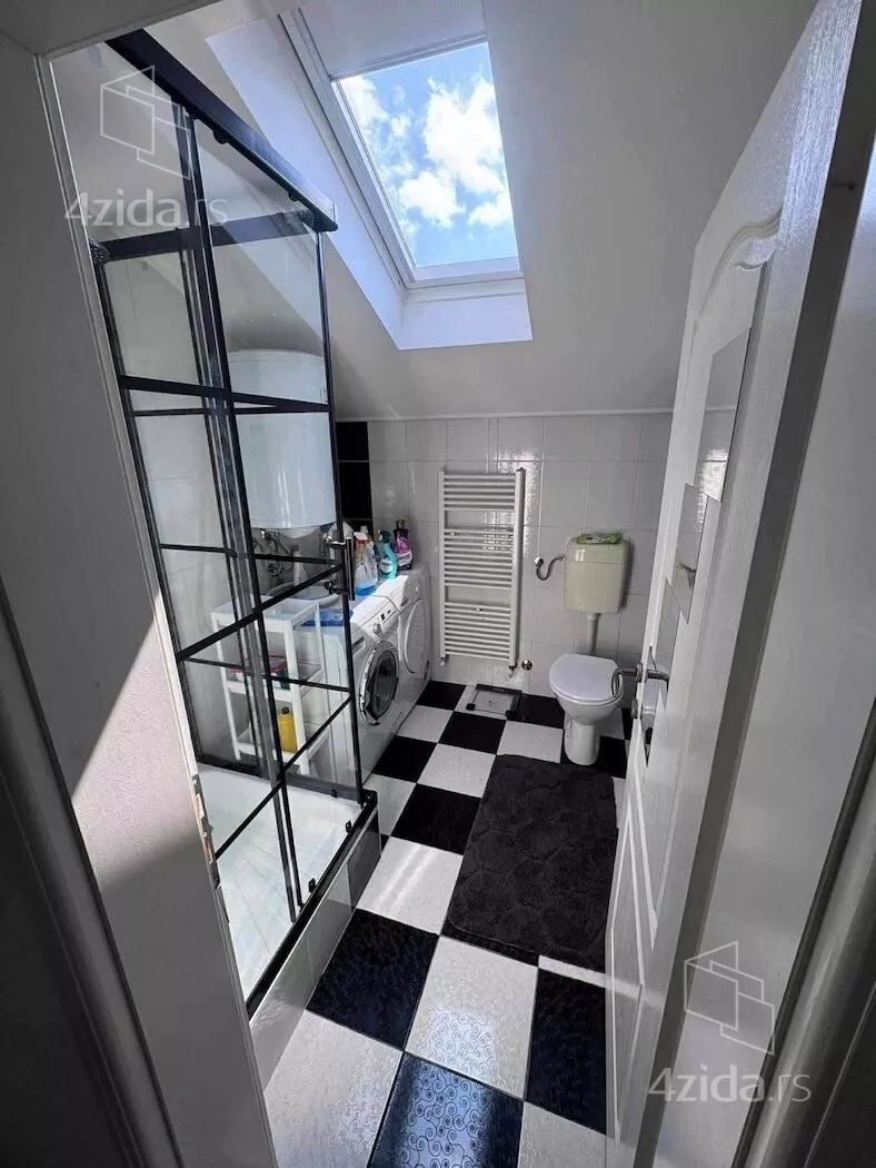 Troiposoban stan | 4zida