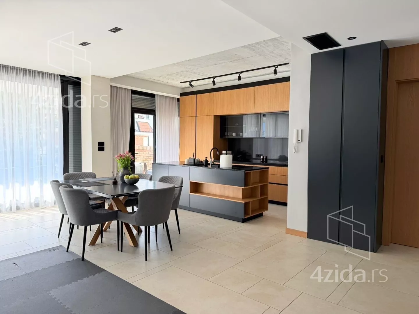 Petosoban stan | 4zida