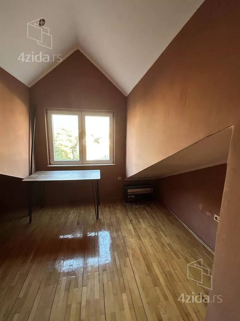 Četvoroiposoban stan | 4zida