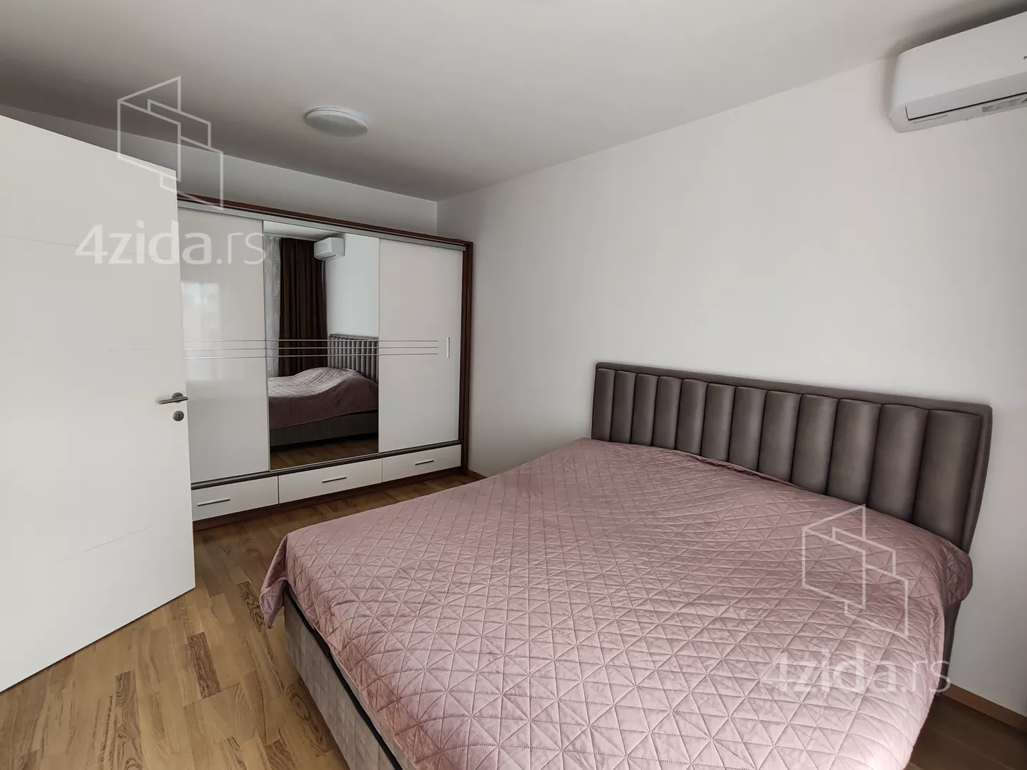 Petosoban stan | 4zida