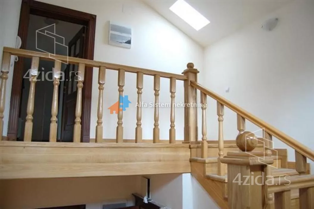 Šestosoban stan | 4zida