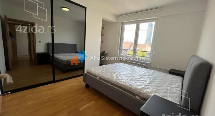 Četvoroiposoban stan | 4zida