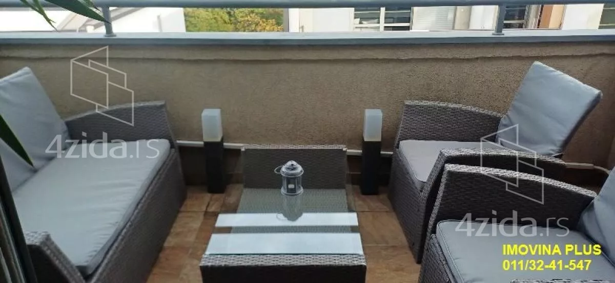 Dvoiposoban stan | 4zida