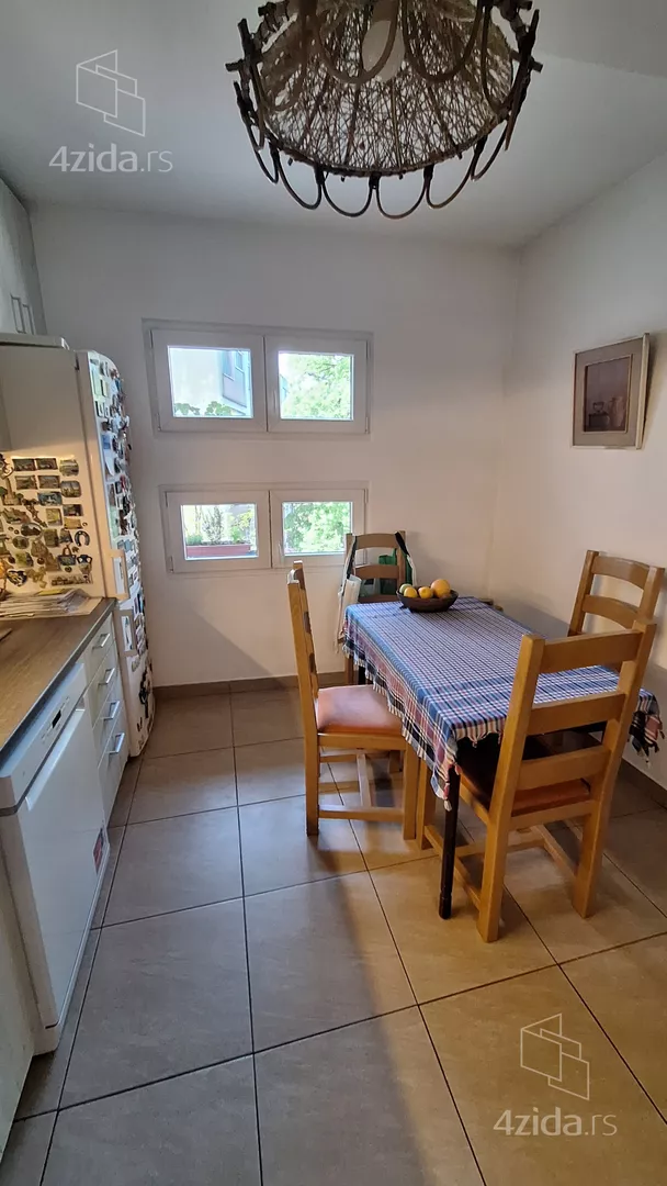 Petosoban stan | 4zida