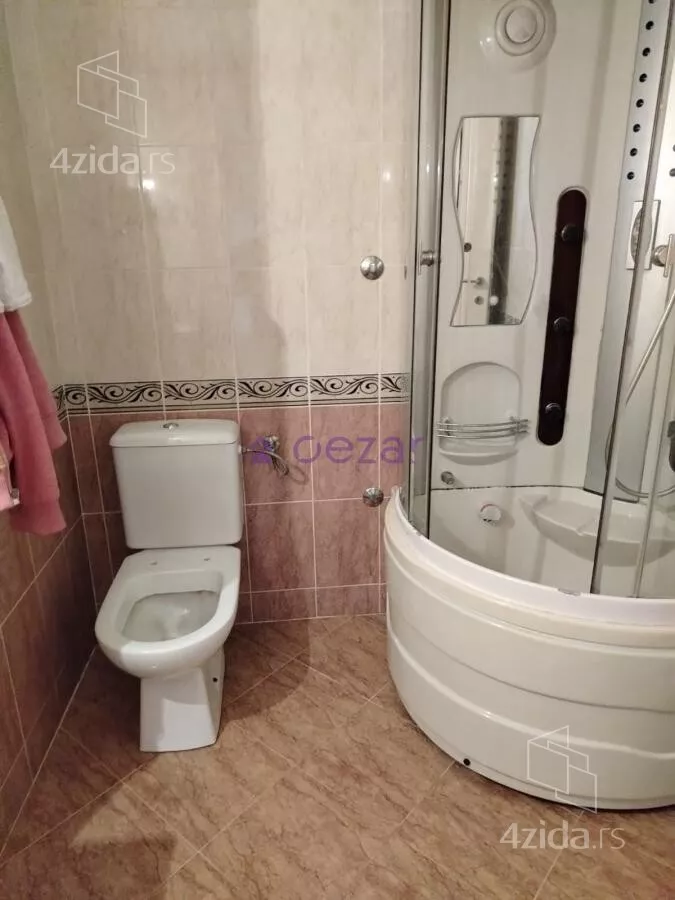 Petosoban stan | 4zida