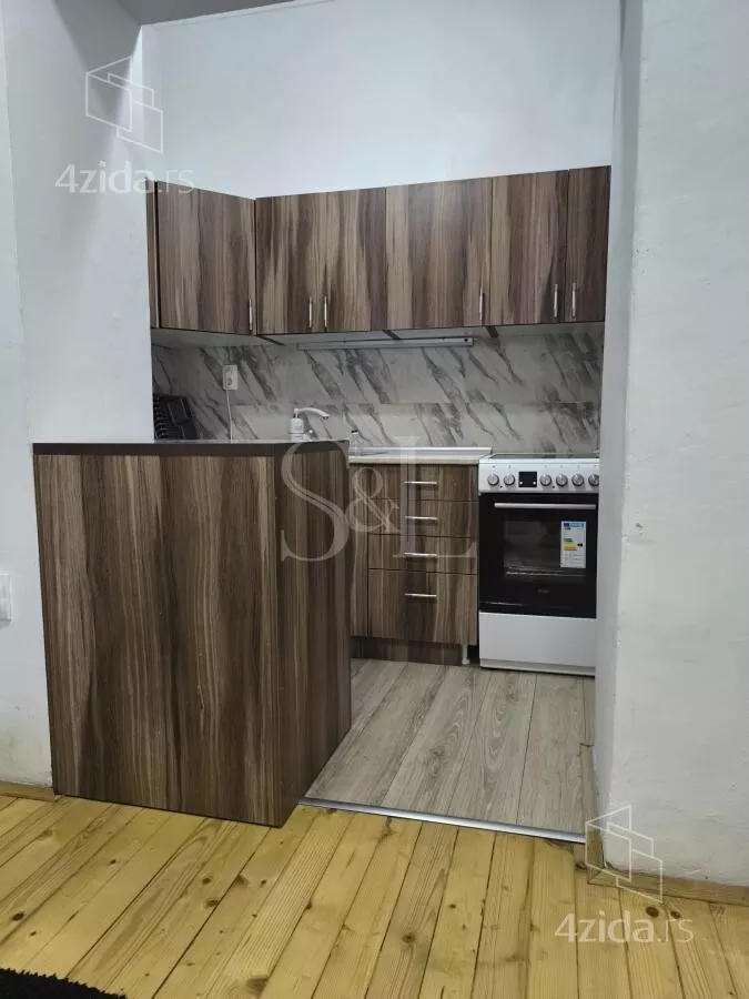 Šestosoban stan | 4zida