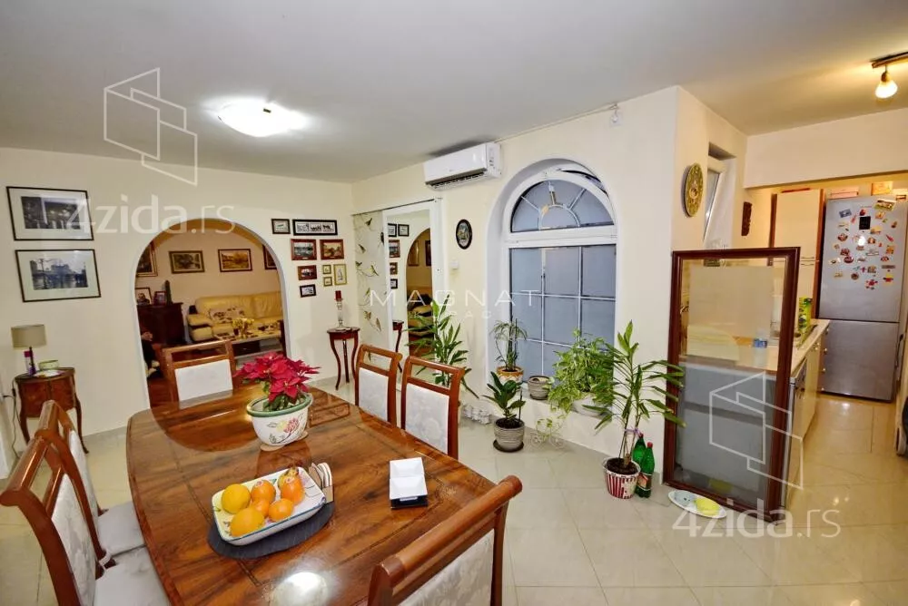 Petosoban stan | 4zida