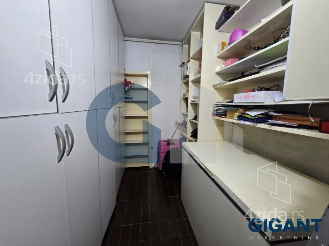 Petosoban stan | 4zida