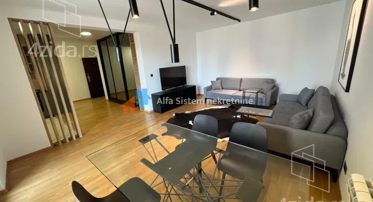 Četvoroiposoban stan | 4zida