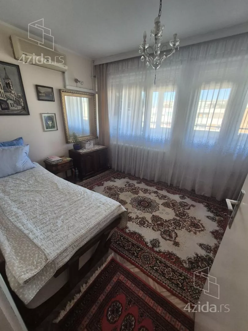 Četvoroiposoban stan | 4zida