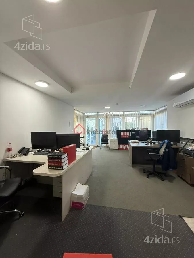 Poslovna zgrada | 4zida