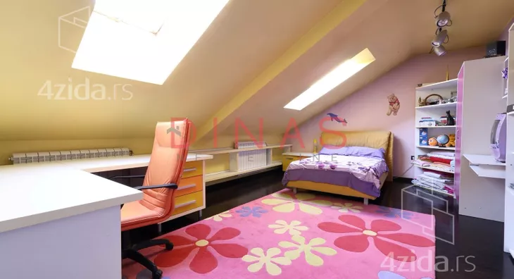 Šestosoban stan | 4zida