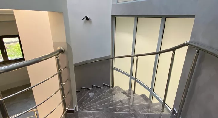 Poslovna zgrada | 4zida