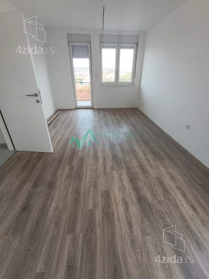 Šestosoban stan | 4zida