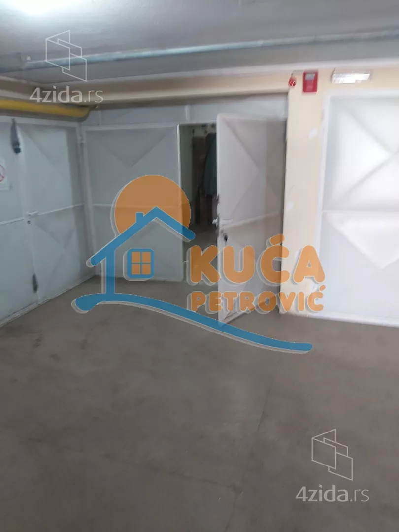 Garaža | 4zida