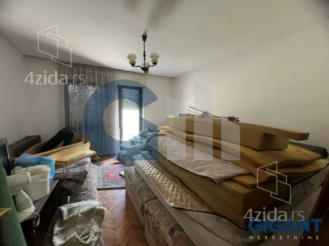 Šestosoban stan | 4zida