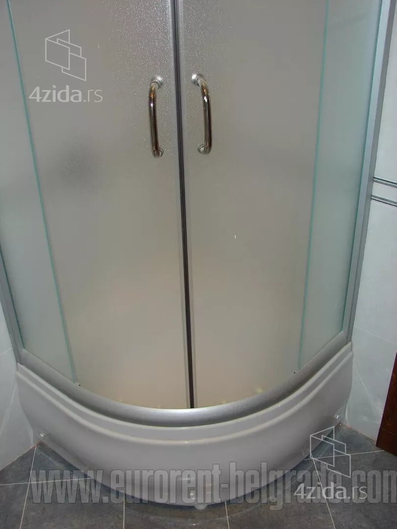 Šestoiposoban stan | 4zida